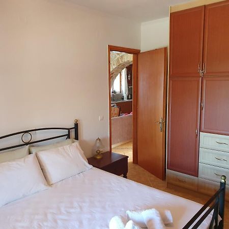 Nireas : Stone Villa Orthoniaí Екстериор снимка