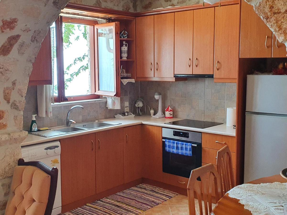 Nireas : Stone Villa Orthoniaí Екстериор снимка