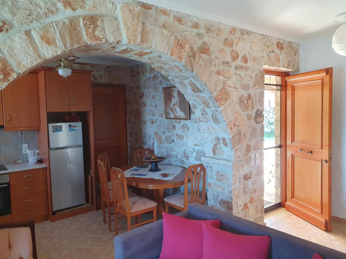 Nireas : Stone Villa Orthoniaí Екстериор снимка