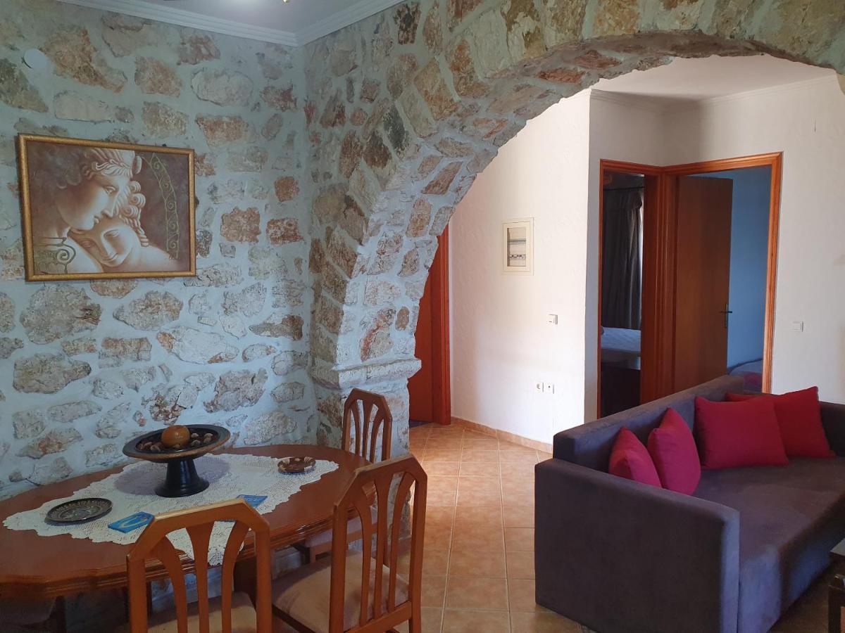 Nireas : Stone Villa Orthoniaí Екстериор снимка