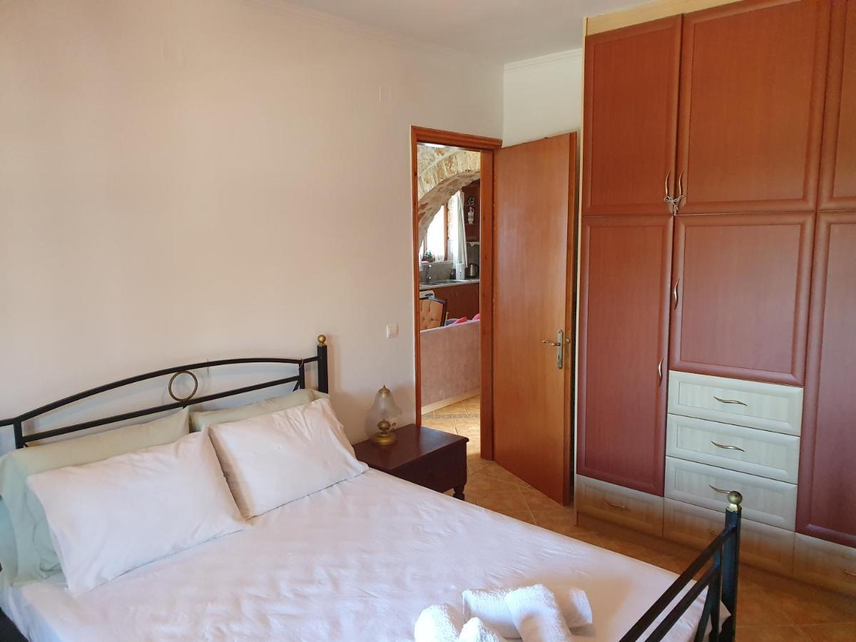 Nireas : Stone Villa Orthoniaí Екстериор снимка