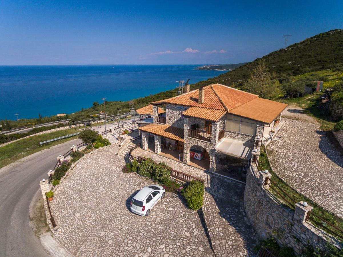 Nireas : Stone Villa Orthoniaí Екстериор снимка