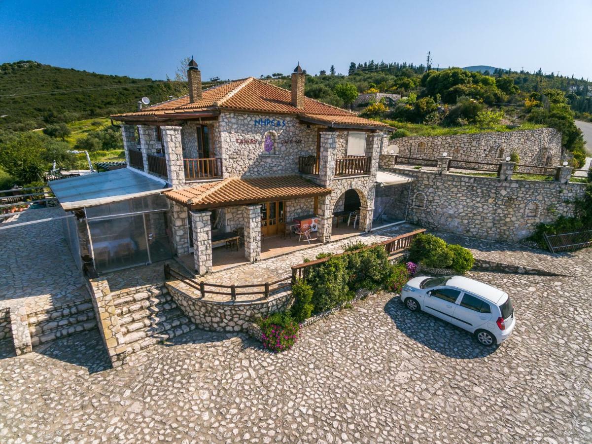 Nireas : Stone Villa Orthoniaí Екстериор снимка