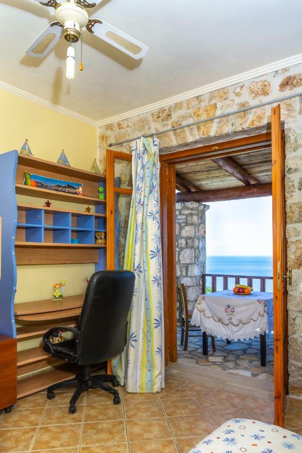 Nireas : Stone Villa Orthoniaí Екстериор снимка